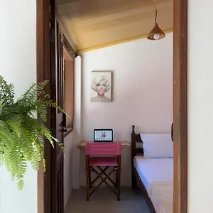 https://hostel-vulva-trancoso-women-only-feminist-club.hotelsportoseguro.com